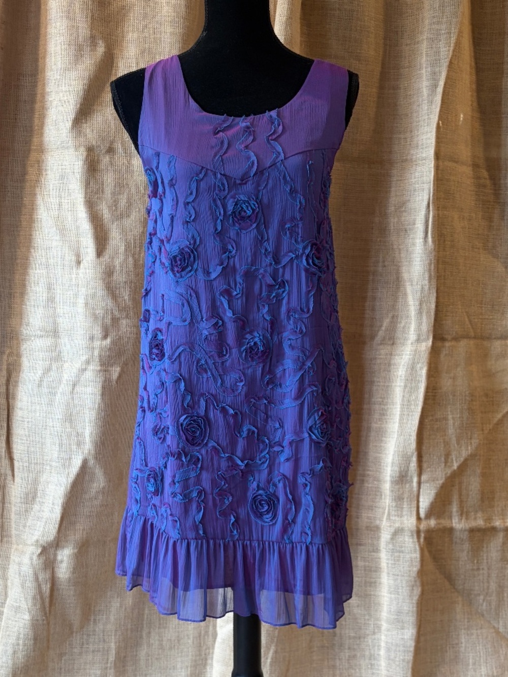 NWT Fashion Spy Sleeveless Shift Mini Dress 3D Textured Rosettes, L